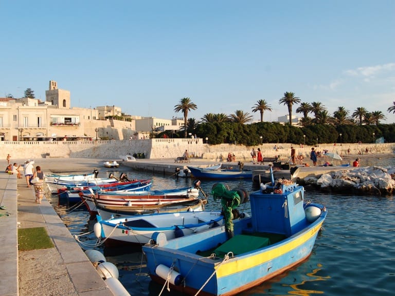 Oude haven bij Otranto in Lecce in Puglia door Arno Senoner