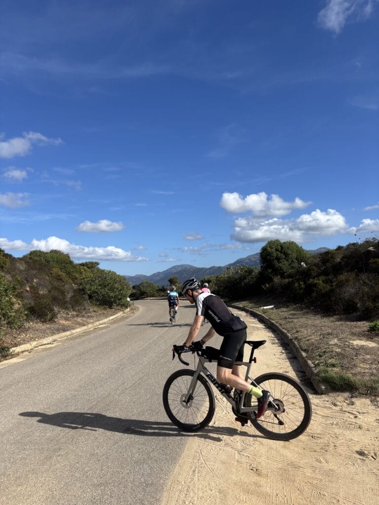fietsers-rudirides-sardinie-mijngebied-bij-buggerru-arbus Fietsers Rudi Rides op Sardinië nabij mijngebied Buggerru en Arbus